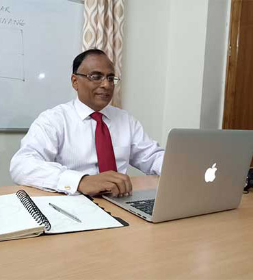 Dr. Shenoy Robinson conducting a Master Class webinar for doctors and hospital managers